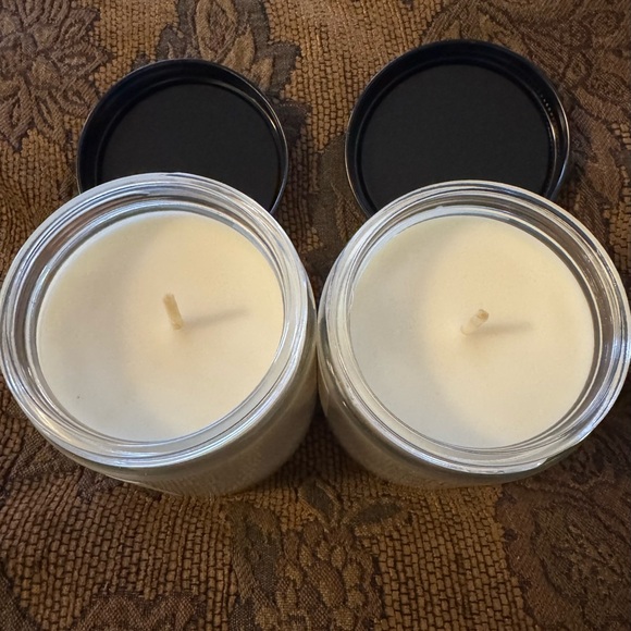 BBW White Caramel Cold Brew Lot of 2 Candles White Barn 1-wick New NWT - Picture 2 of 6